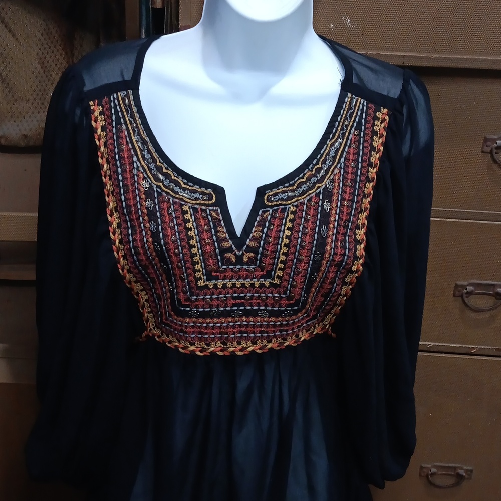 GEMSTONE SHEER EMBROIDERY LACE TUNIC.  #5648